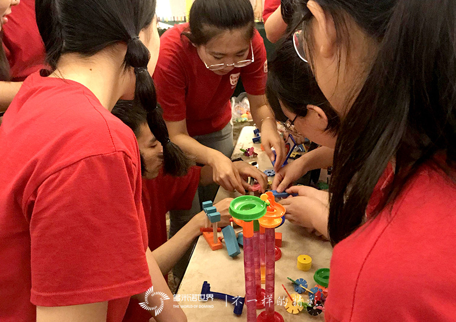 多米諾精彩綻放勵(lì)步英語(yǔ)NEW星暑期訓(xùn)練營(yíng)