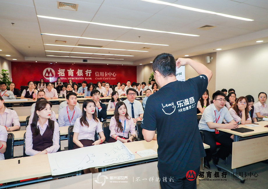 招行培訓師共碼骨牌，多米諾長卷喜迎教師節