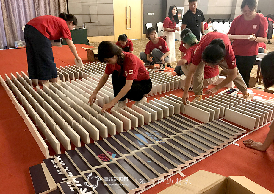 多米諾精彩綻放勵(lì)步英語(yǔ)NEW星暑期訓(xùn)練營(yíng)