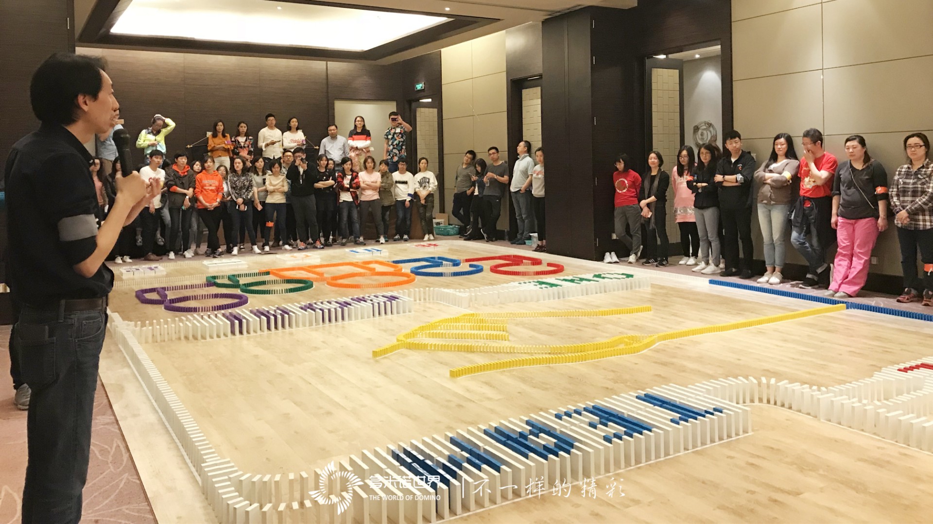 施貴寶再次組隊向多米諾運(yùn)動發(fā)起挑戰(zhàn)