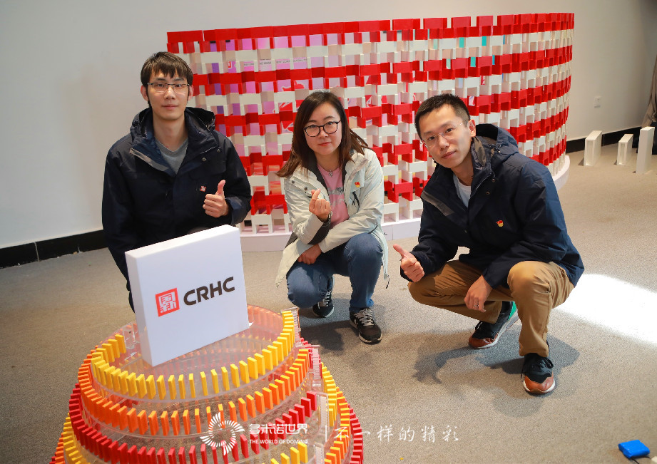 國新基金創意團建，共筑多米諾畫卷