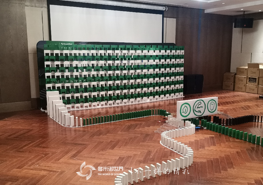 多米諾譜寫施耐德智慧城市